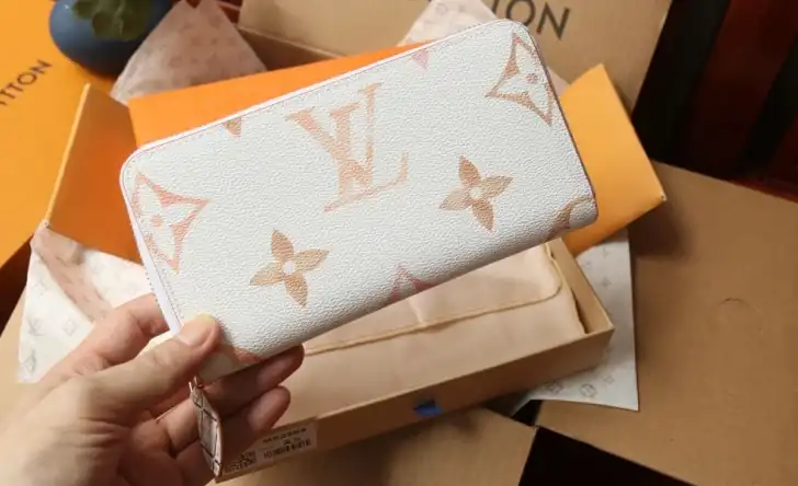 LV Wallets 4206A-0802