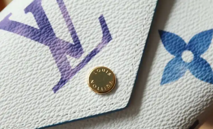 LV Wallets 4206A-0804