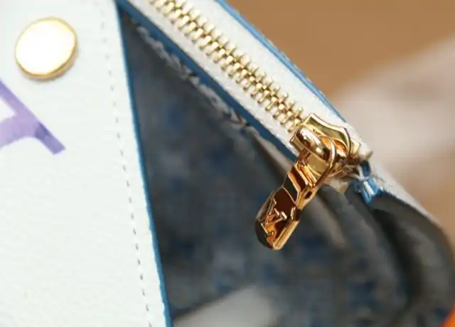 LV Wallets 4206A-0804