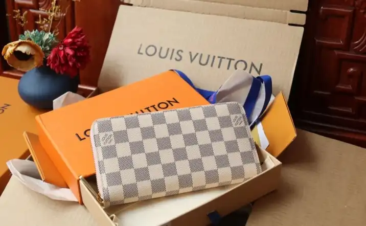 LV Wallets 4206A-0881