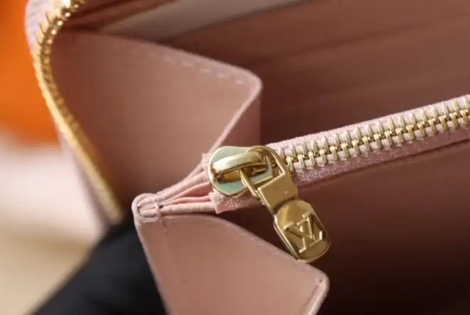 LV Wallets 4206A-0881