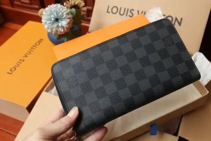 LV Wallets 4206A-0883