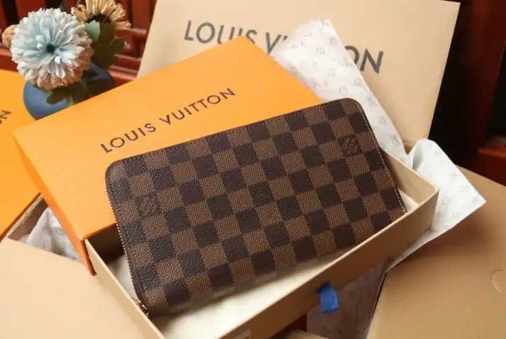 LV Wallets 4206A-0884