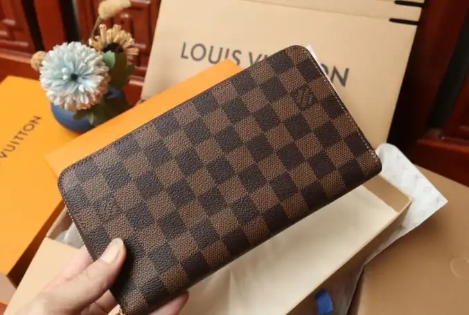 LV Wallets 4206A-0884