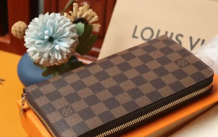 LV Wallets 4206A-0884