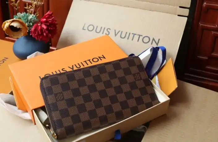 LV Wallets 4206A-0887