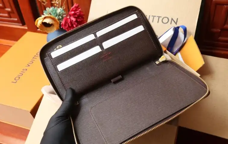 LV Wallets 4206A-0887