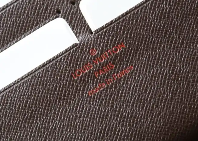 LV Wallets 4206A-0887