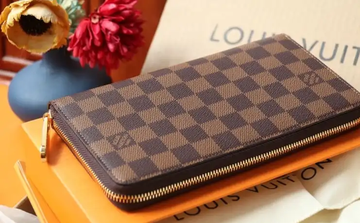 LV Wallets 4206A-0887