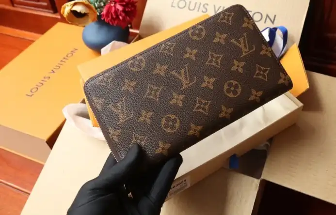 LV Wallets 4206A-0888