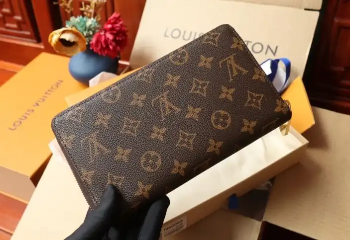 LV Wallets 4206A-0888