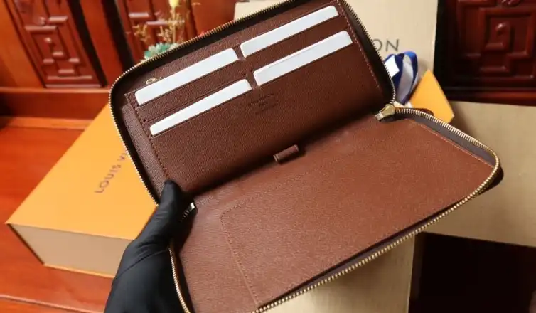 LV Wallets 4206A-0888