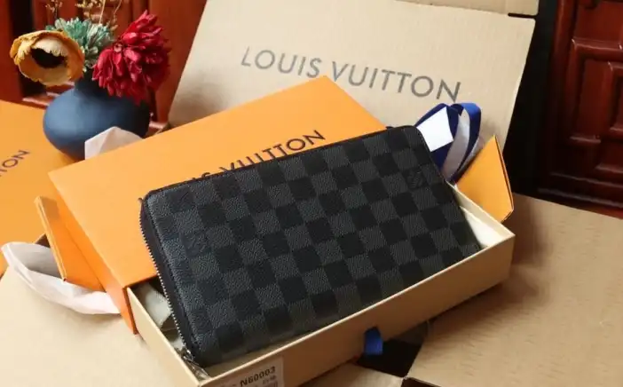 LV Wallets 4206A-0889