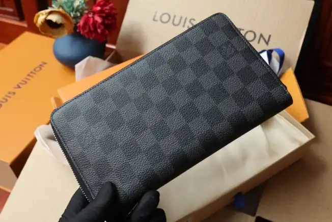 LV Wallets 4206A-0889