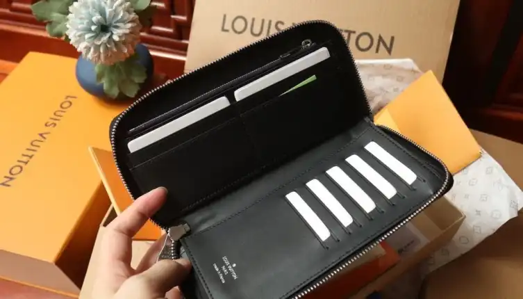 LV Wallets 4206A-0890