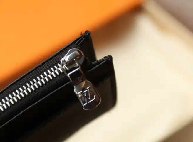 LV Wallets 4206A-0891