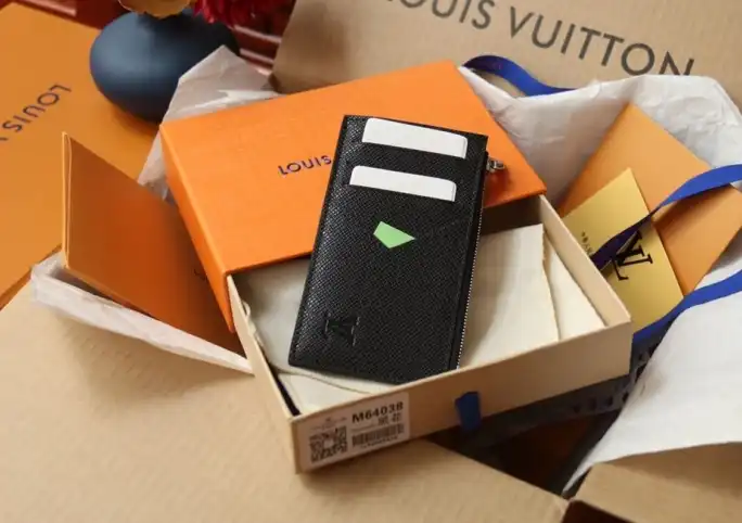 LV Wallets 4206A-0892