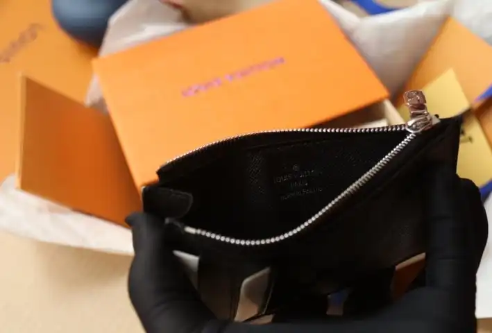 LV Wallets 4206A-0893