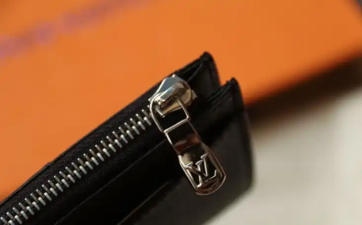 LV Wallets 4206A-0894