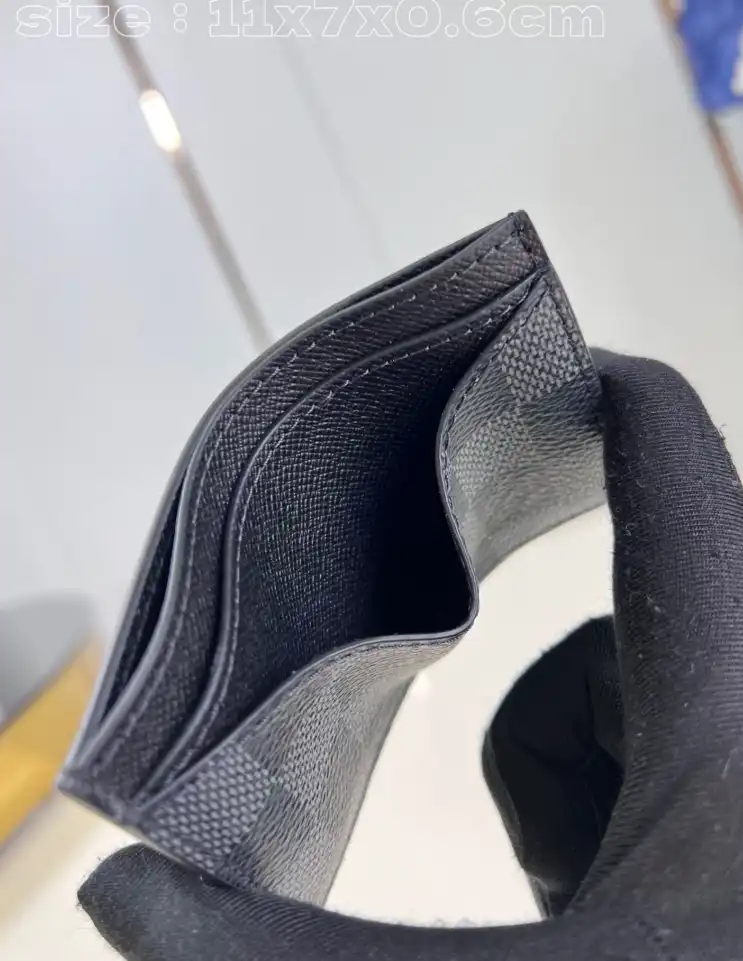 LV Wallets 4206A-1241