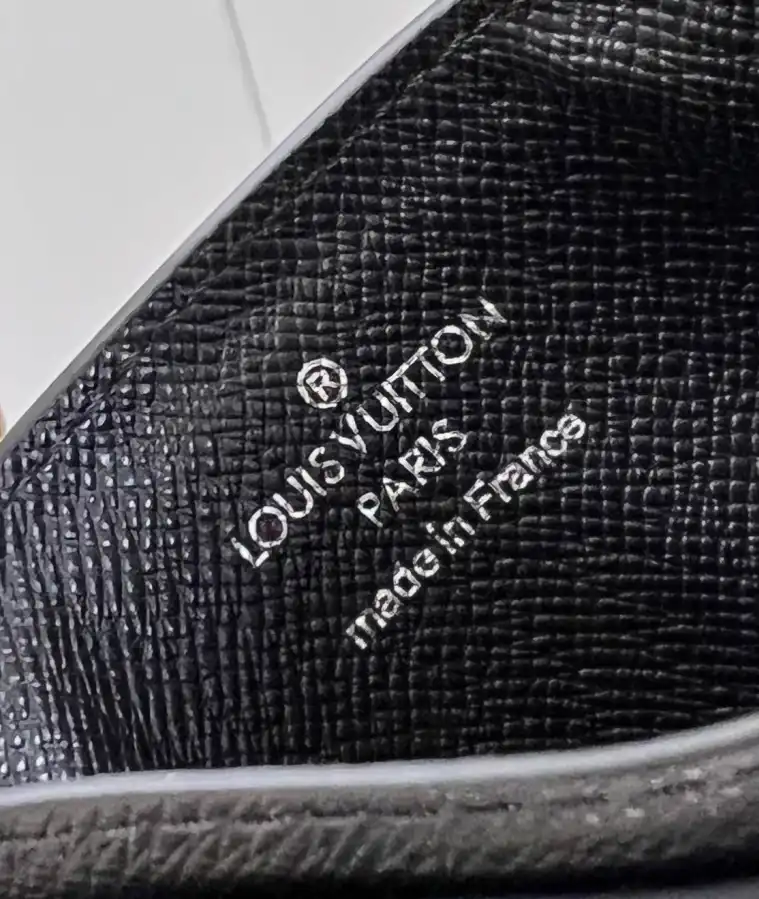 LV Wallets 4206A-1241