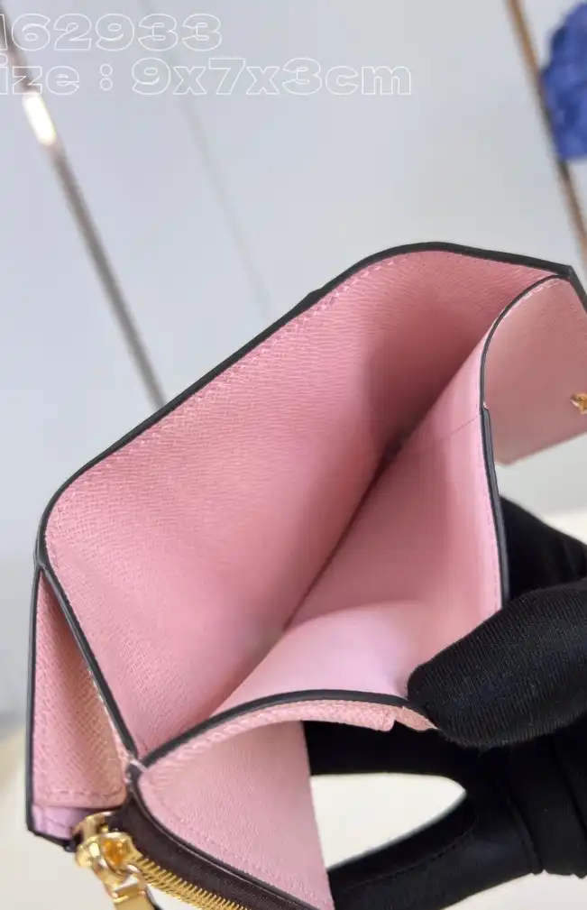 LV Wallets 4206A-1242