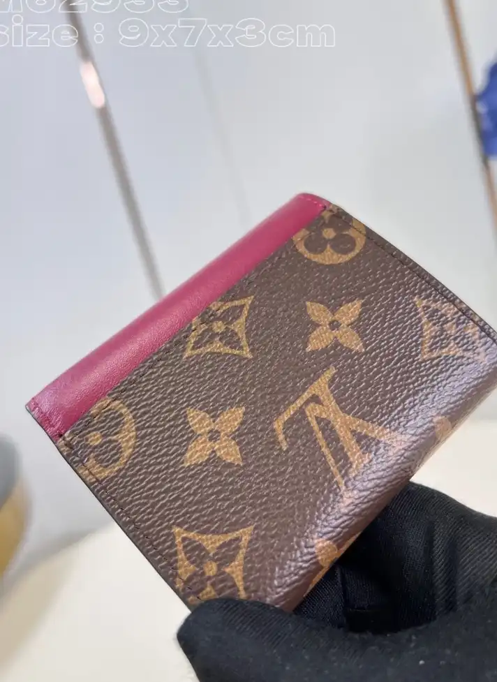 LV Wallets 4206A-1243