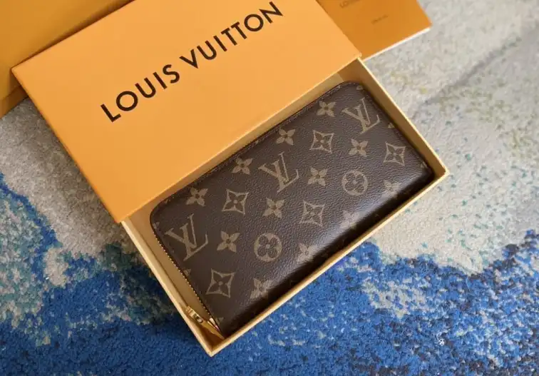 LV Wallets 4206A-1393