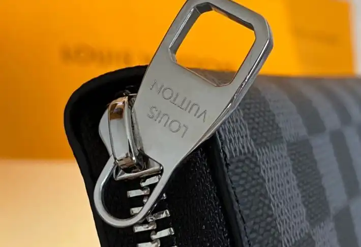 LV Wallets 4206A-1394