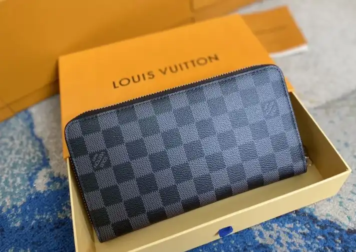 LV Wallets 4206A-1394