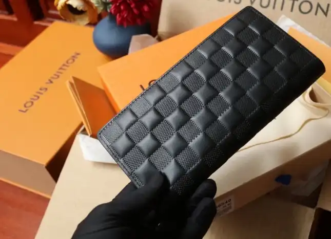 LV Wallets 4206A-2030