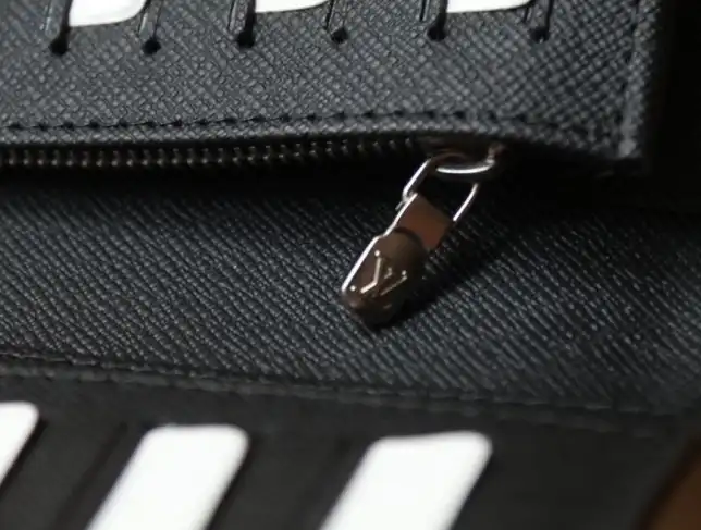 LV Wallets 4206A-2031