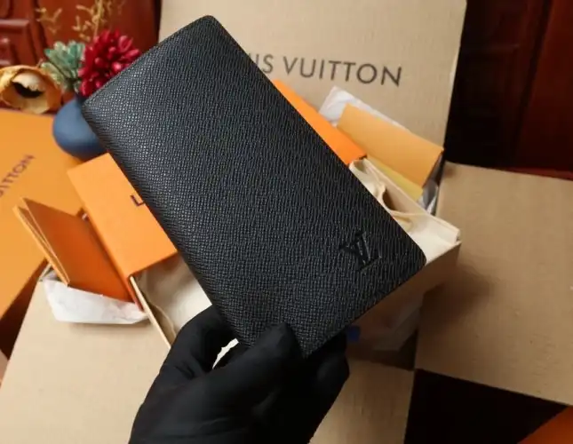 LV Wallets 4206A-2032