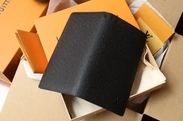 LV Wallets 4206A-2032