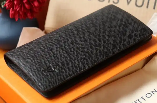 LV Wallets 4206A-2032