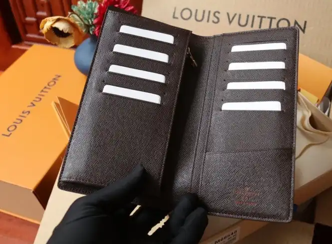 LV Wallets 4206A-2033