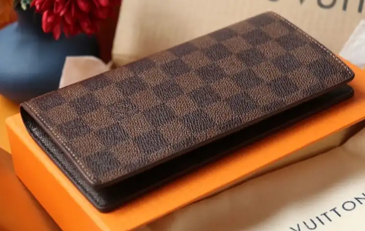 LV Wallets 4206A-2033
