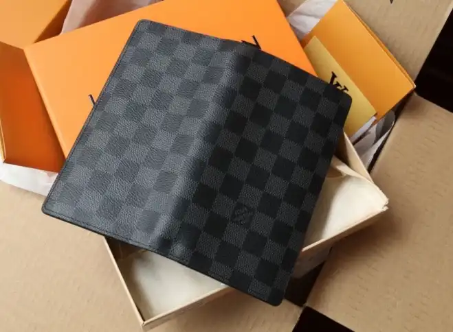 LV Wallets 4206A-2034