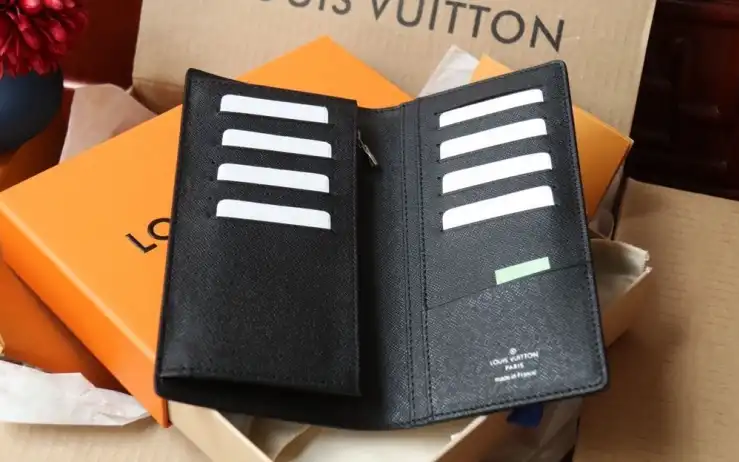 LV Wallets 4206A-2035