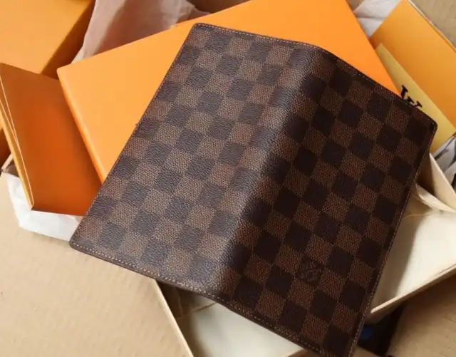 LV Wallets 4206A-2036