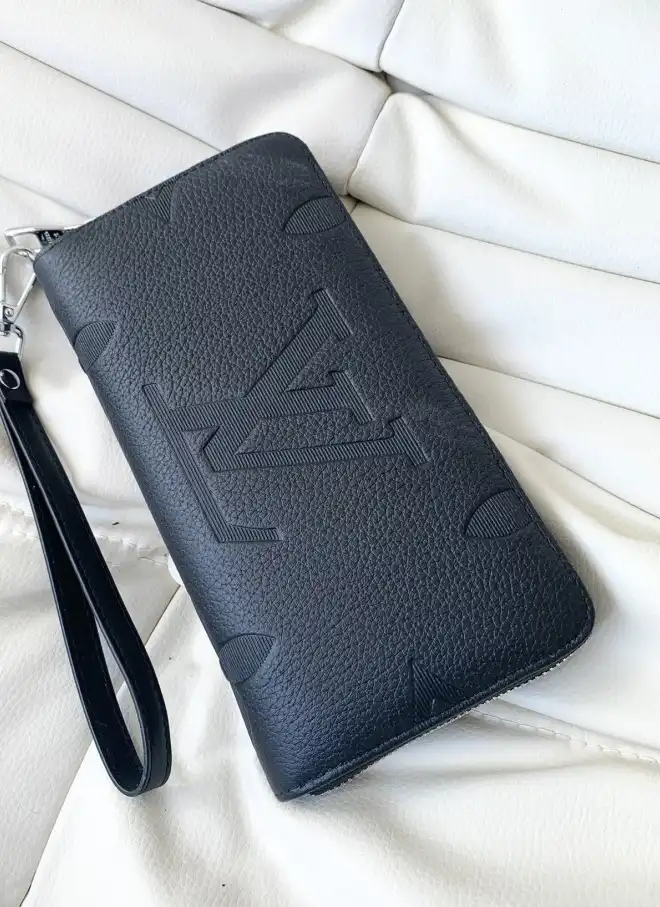 LV Wallets 4206A-2417