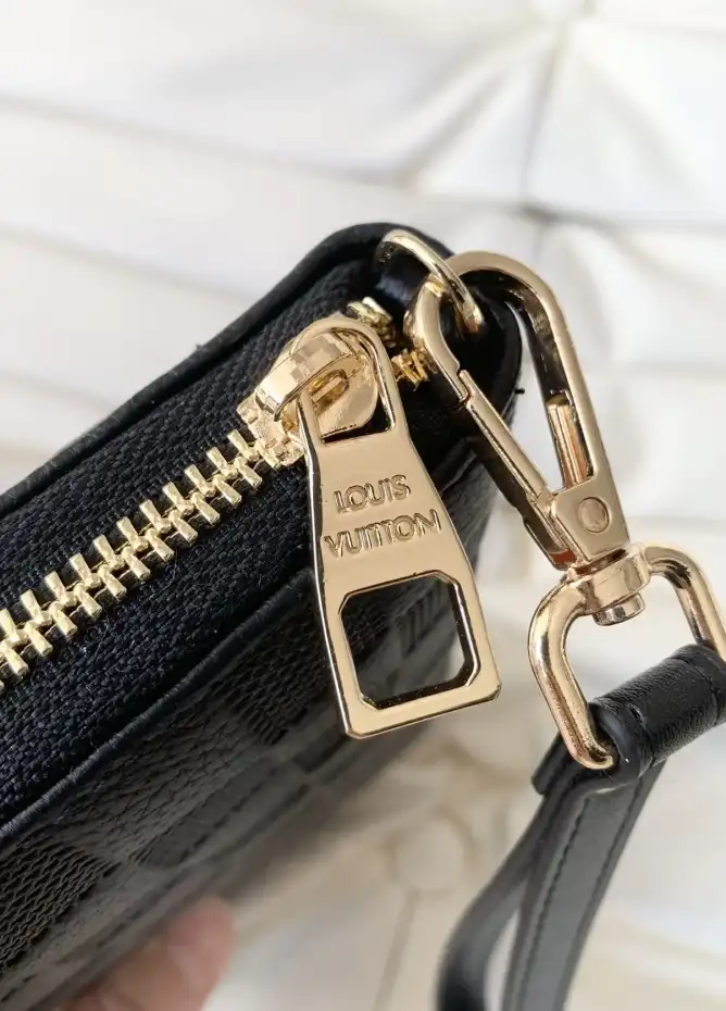 LV Wallets 4206A-2418