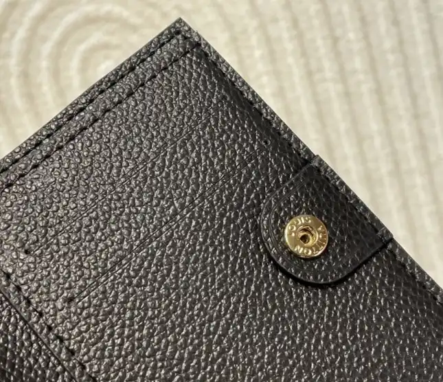 LV Wallets 4206A-2654