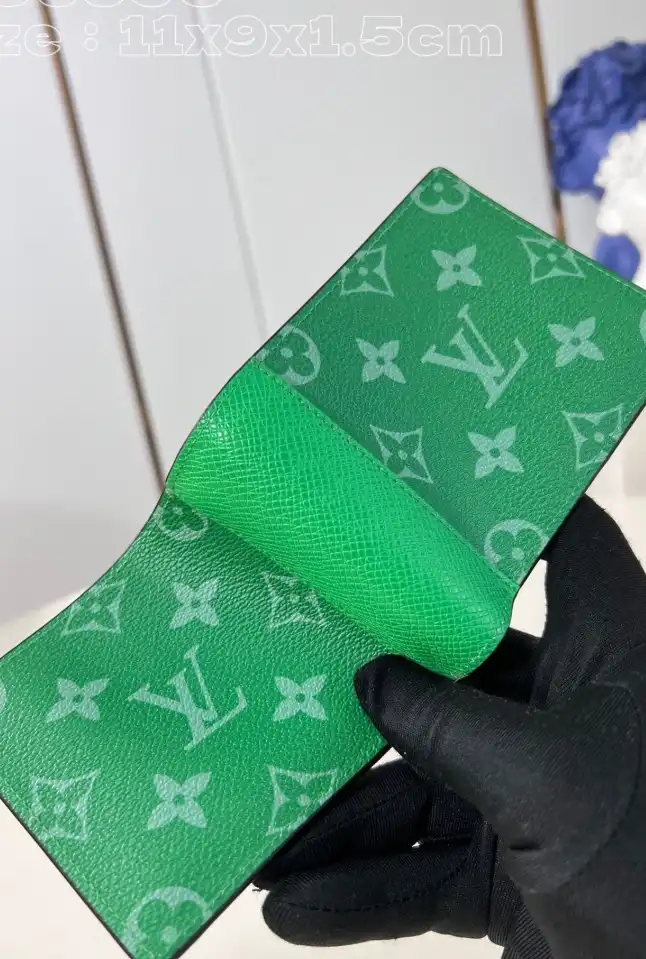 LV Wallets 4206A-2709