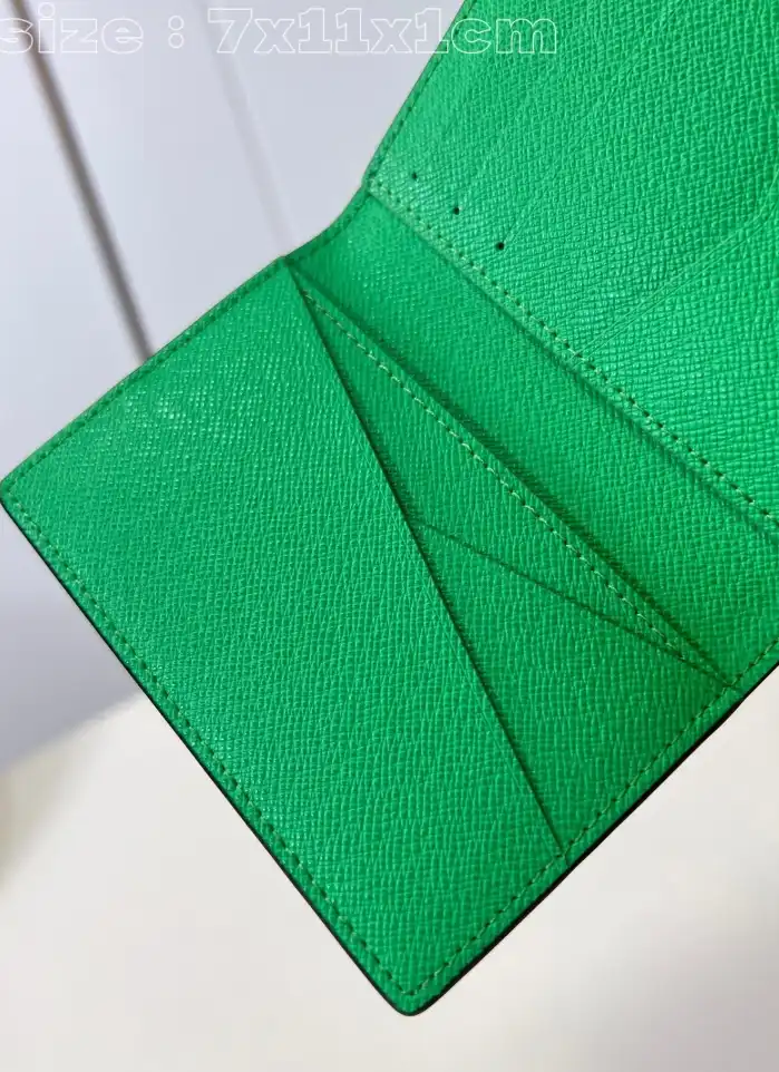 LV Wallets 4206A-2711