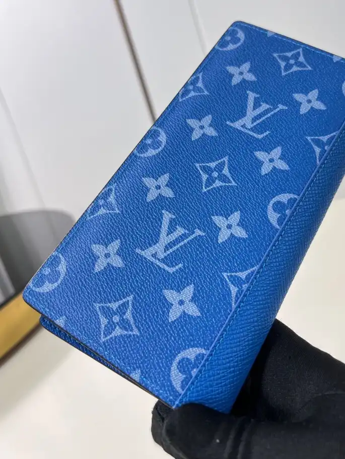 LV Wallets 4206A-2714