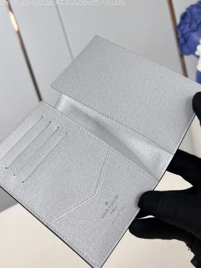 LV Wallets 4206A-3459