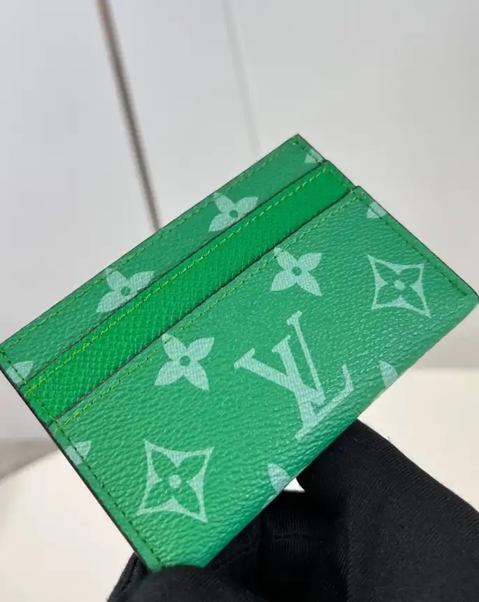 LV Wallets 4206A-3467