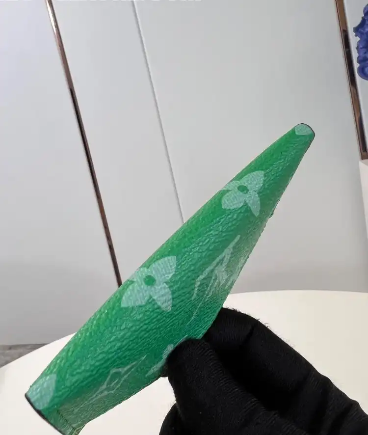 LV Wallets 4206A-3467