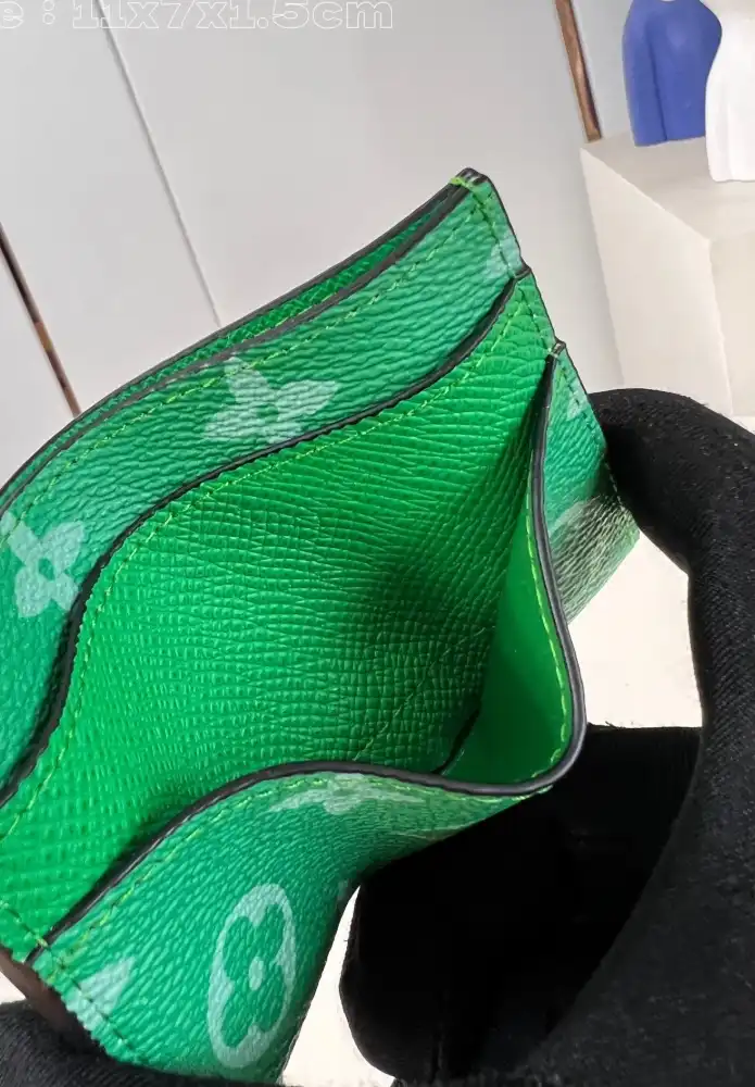 LV Wallets 4206A-3467